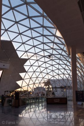 Extension du centre commercial de Vélizy II, d'une coupole en écailles de verre et métal perforé